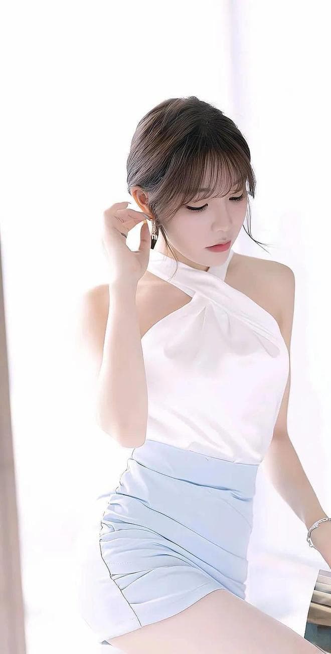 包臀裙＋丝袜＋高跟鞋：女性穿搭中的惊艳之笔