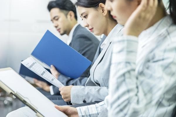 保安打老人事件引发社会广泛关注，警方正在全力追查