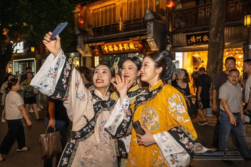 "打飞的"来戴簪！"三条簪"火到省外