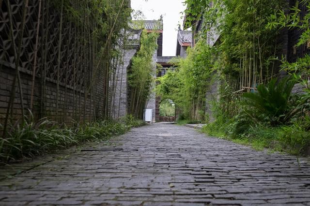 青砖尺寸规格及特点：传统建筑材料的现代应用