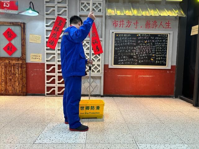 水泥地面做防滑最简单的方法是什么？