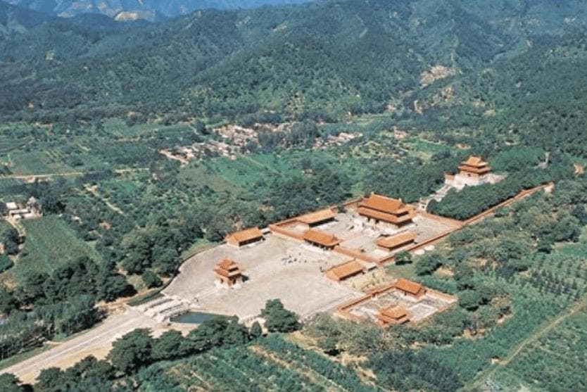 1983年12月，慈禧内棺清理小组成立，专家在棺材里发现了什么？
