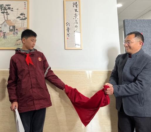 学校为“成绩一般”的他开个人画展！让每个孩子拥有美好而独特的自我
