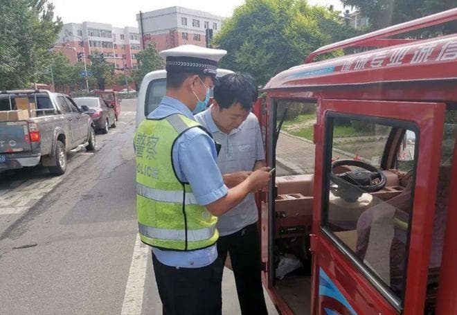 同样是三轮电动车，为什么有的要D证，有的却只需F驾照？答案来了