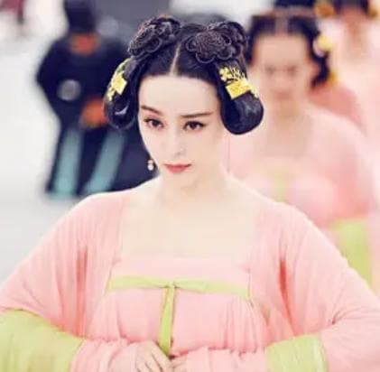 宫廷女性的身份差异：才人与宫女的地位对比