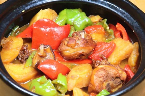 黄焖鸡制作全攻略：从食材准备到成品出锅的详细步骤