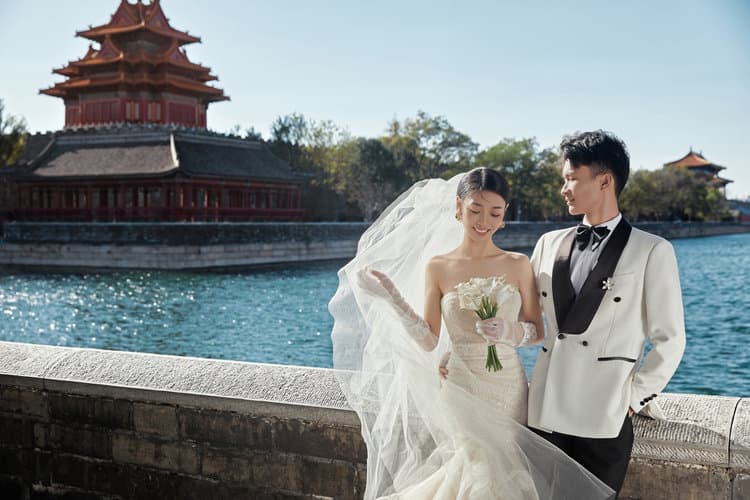 故宫角楼婚纱照：中式园林与西式婚纱的浪漫交织