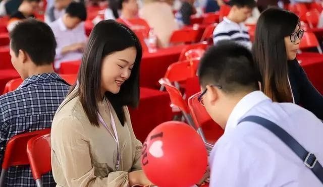 相亲市场最受欢迎的职业榜单：教师居首，公务员仅排第四