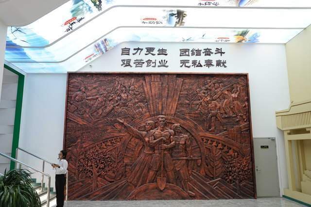 柯柯牙纪念馆：荒漠变绿洲的生态奇迹