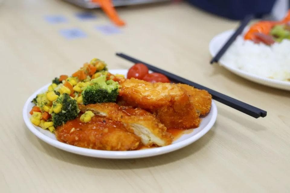 新学期，中小学食堂上新“创意菜”