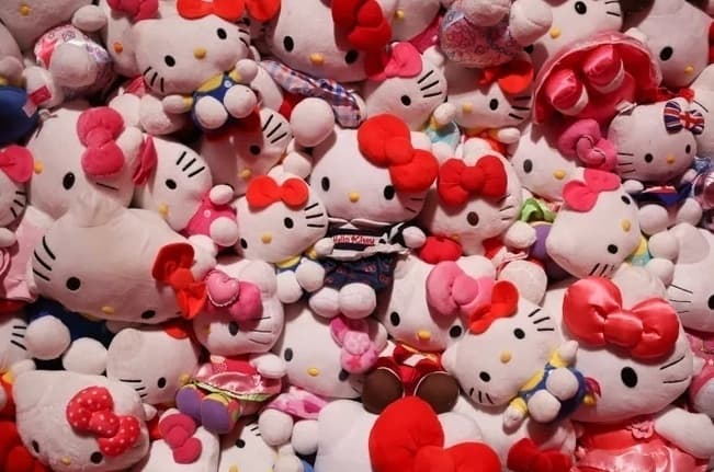 Hello Kitty是人不是猫！即将50岁生日，日本三丽鸥：她是小女孩
