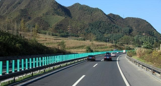 高速公路行车安全指南：保持车距，避免疲劳驾驶