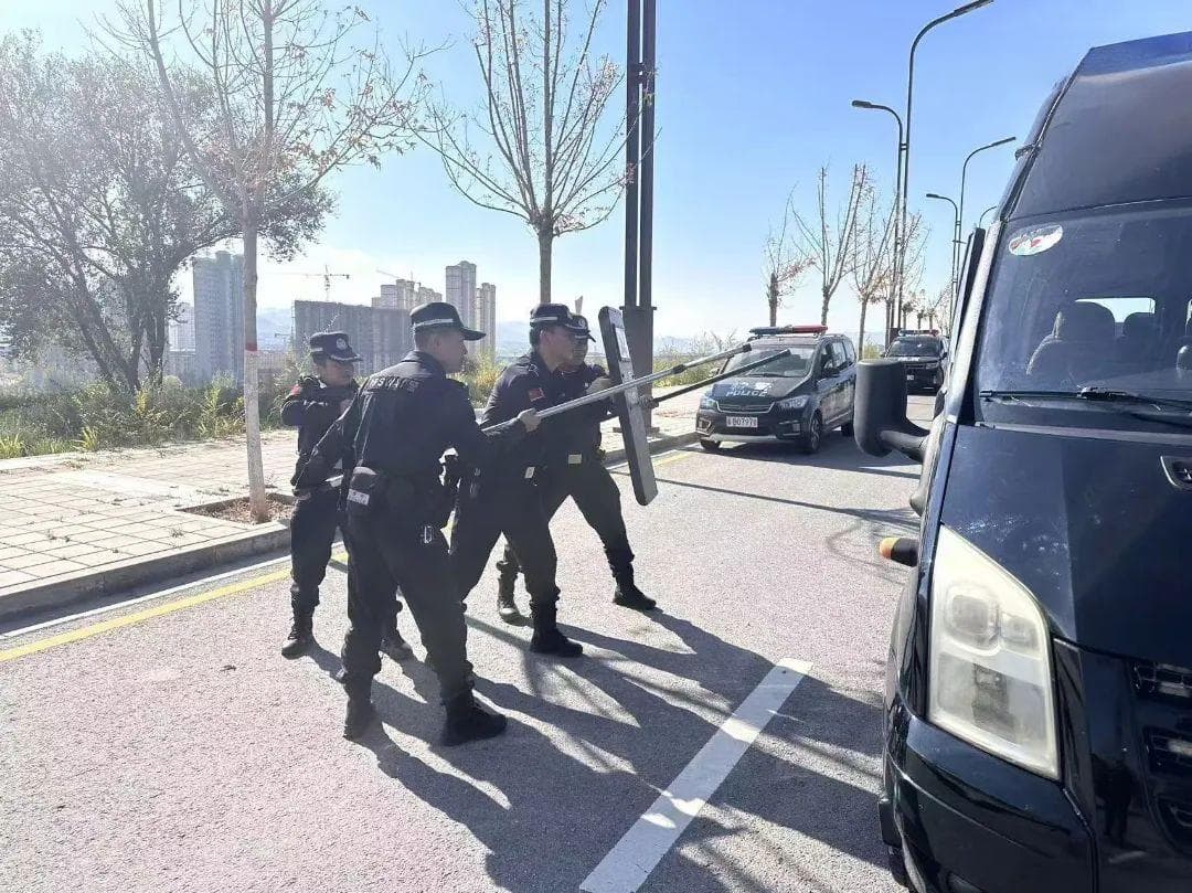 乐都公安开展“劫持人质” 警情反恐处突演练