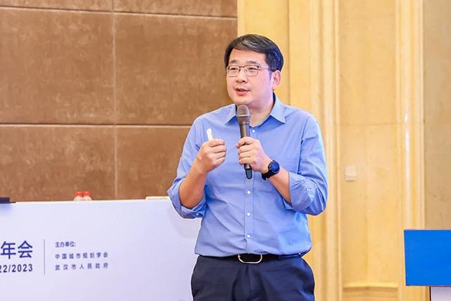 面向运营的超大城市轨道公交融合发展