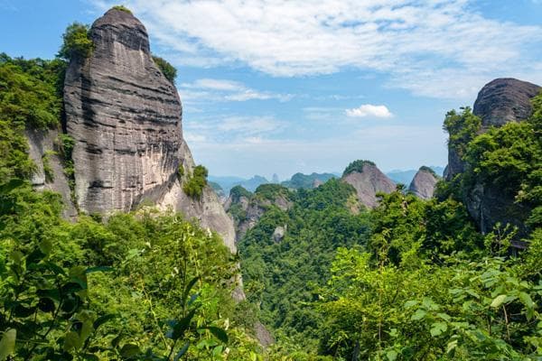 崀山风景名胜区：丹崖地貌的自然奇观