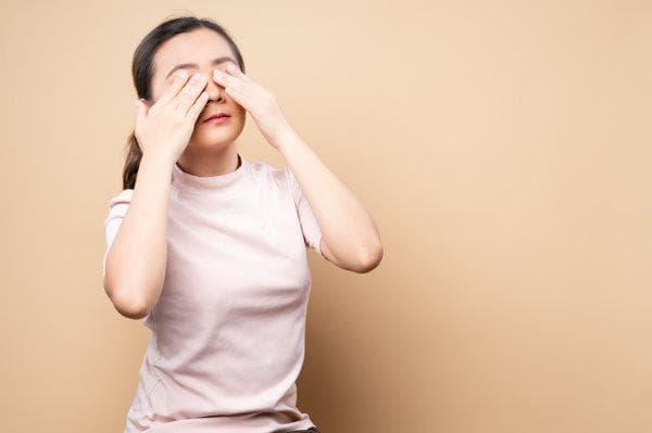 5种缓解眼睛疼痛的方法