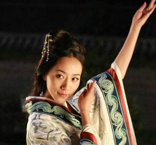 四大美女之杨贵妃的故事（探索杨贵妃的生平与传说，了解她对中国历史的影响）