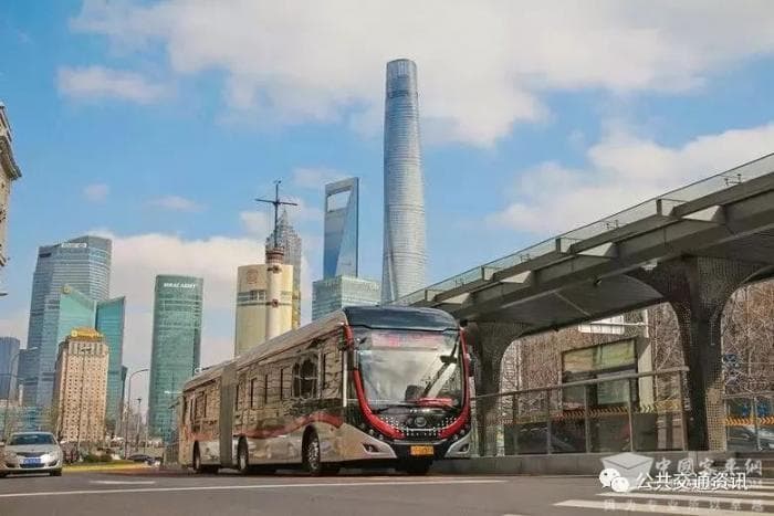 中国公交专用道发展史：从1997年长安街首条专用道到智能时代