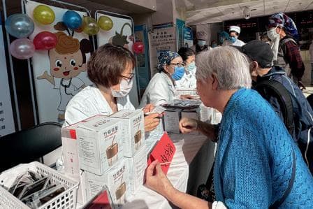 从膏方节到灸疗馆：回民医院中医药服务惠及社区居民