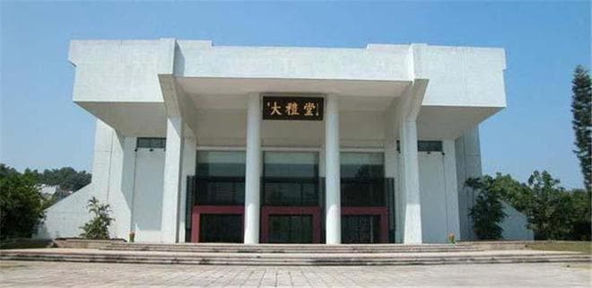 汕头大学：精细化人才培养与全额奖学金计划