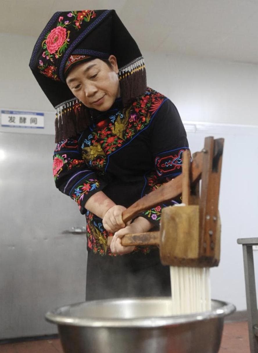 生榨米粉、双皮奶、蟹黄汤包……这些传统美食背后有什么讲究？