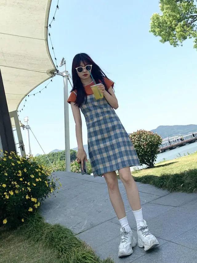 老爹鞋搭配指南：与裙装裤装的完美碰撞