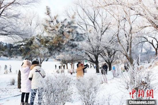 中国冰雪文旅迎奇景 吉林雾凇解锁“流量密码”