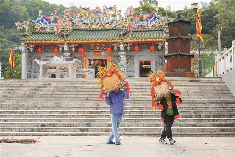 非遗民俗从明朝延续至今 寄托人们对美好生活的向往 年初二南澳舞草龙