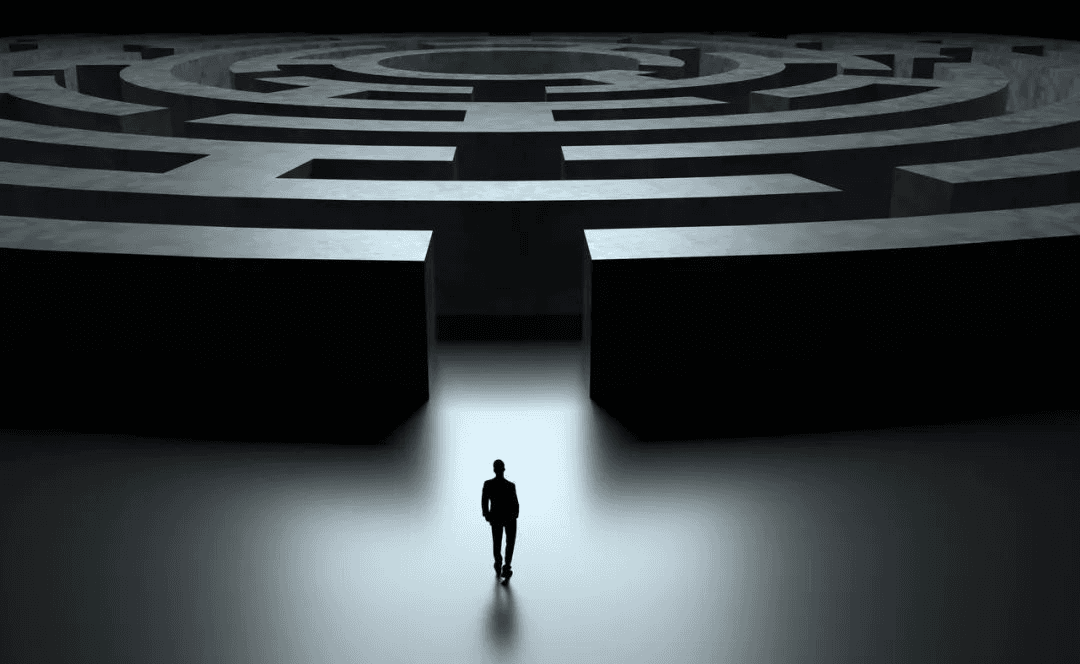 房企高管降薪潮：万科碧桂园带头月薪1万，行业人才过剩