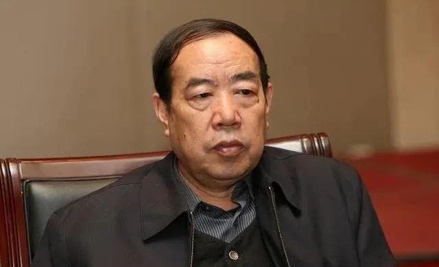 贾平凹书法作品受热捧，专家质疑名人效应影响评奖公正性