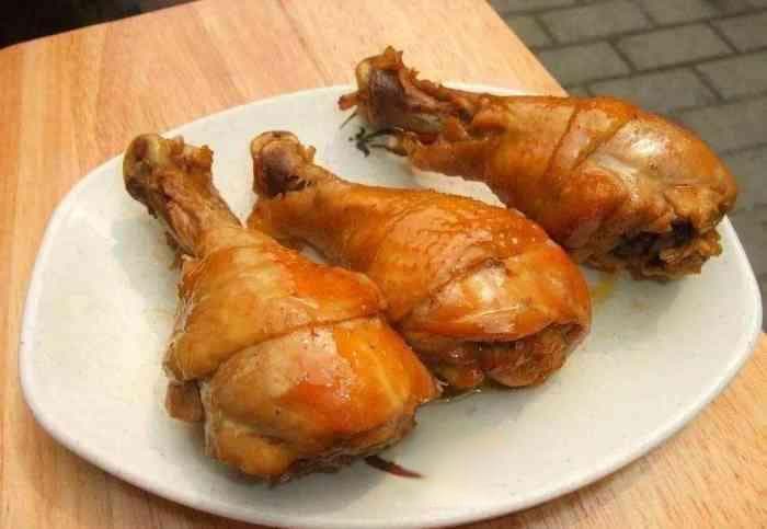 保定、曲靖美食街全攻略：从驴肉火烧到过桥米线