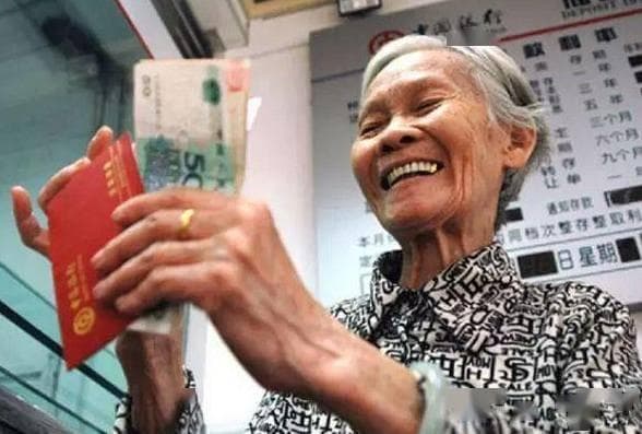 退休老人注意！养老金认证新变化，错过或停止发放？