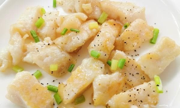 美味香煎巴沙鱼块的做法（轻松学会巴沙鱼煎制技巧，享受美食盛宴）