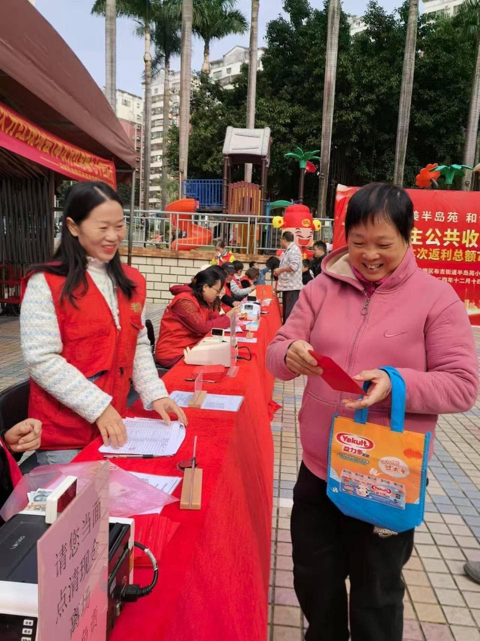 74万元！深圳又有小区给业主发钱了丨小区大件事
