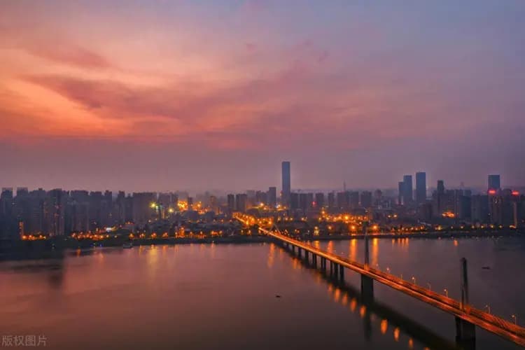 长沙楼市分化行情：市一中板块房价涨至11000元，梅溪湖板块却现下跌
