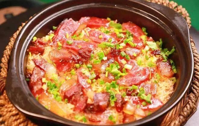 秋风起，孖蒸香，腊味靓！南海这7家煲仔饭，吃100遍都不腻！