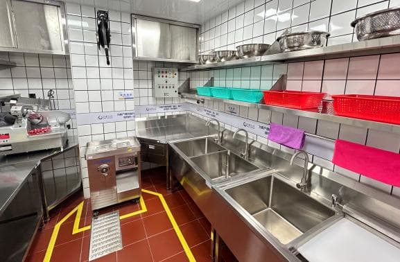 营养与安全并重：中小学食堂厨房设备如何保障学生餐食质量？