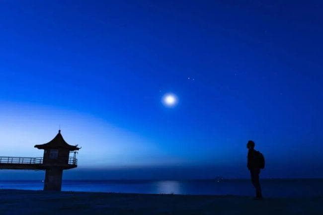 “七星连珠”：大概率肉眼可见仅三颗 罕见天象引热议