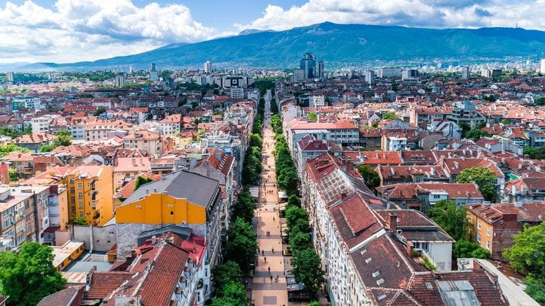 根据旅行者的说法，2025年最预算友好的旅行目的地