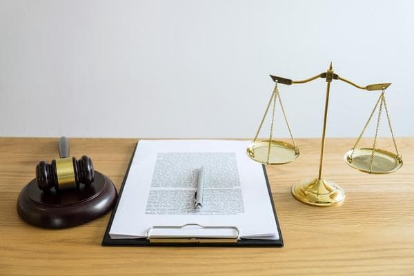 一拳超人的审判：司法公正与人性挣扎的终极探讨