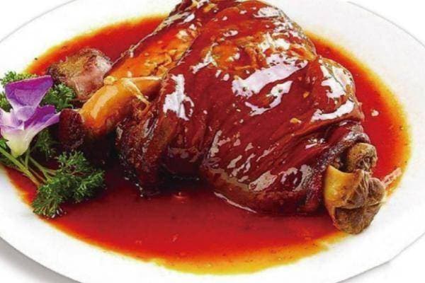 红烧肘子不仅美味可口，还具有很高的营养价值