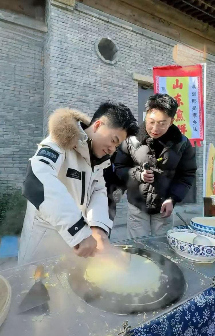 董宇辉济南行点赞山东煎饼，年销22亿的传统美食这样创新