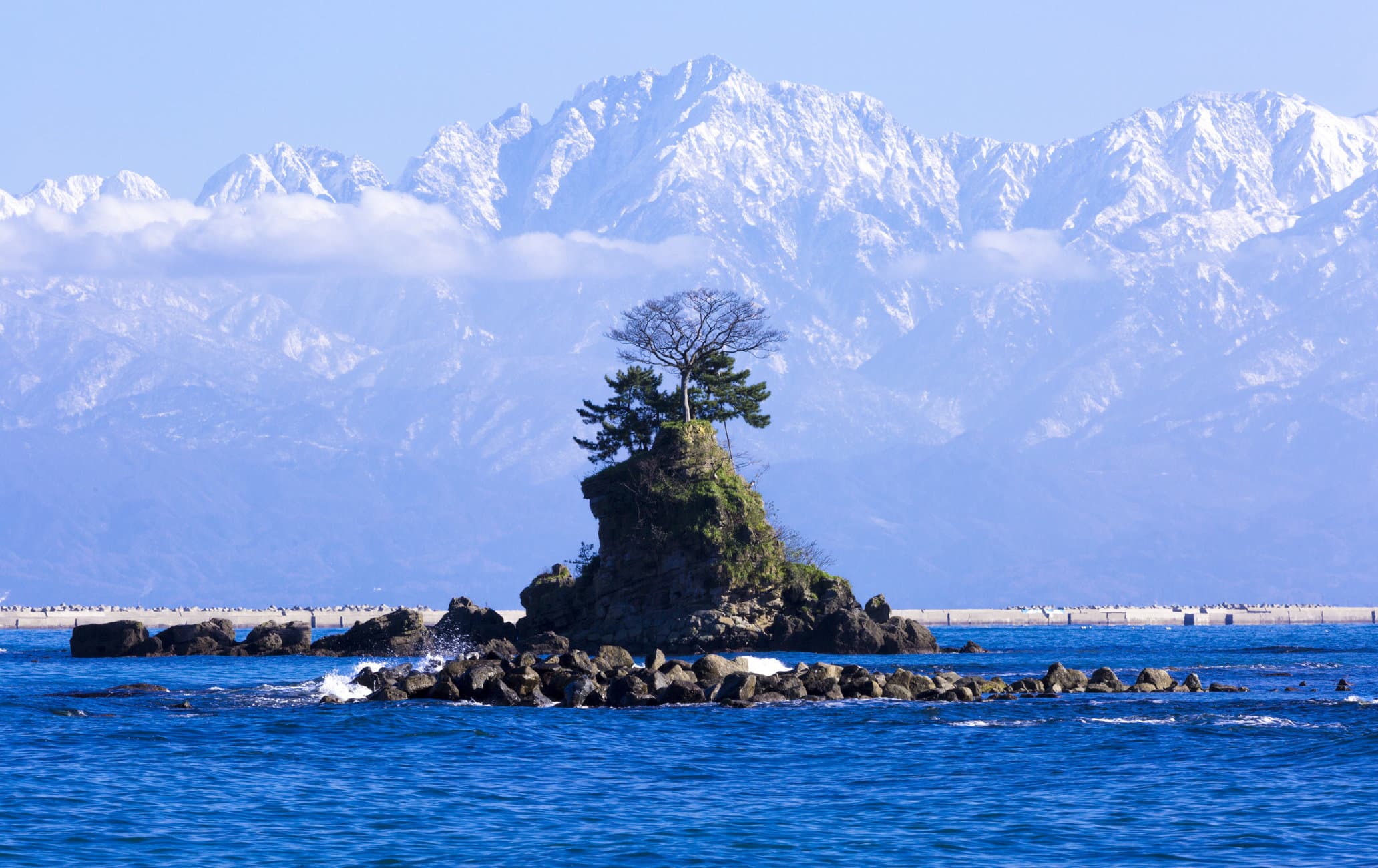 雨晴海岸：富山县的自然美景与历史文化交融之地