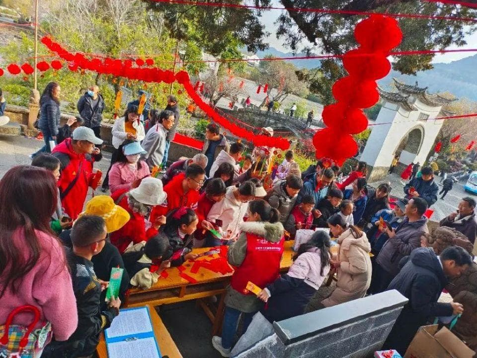 万人共庆，嗨翻全场，腾冲元宵节的传统仪式感！