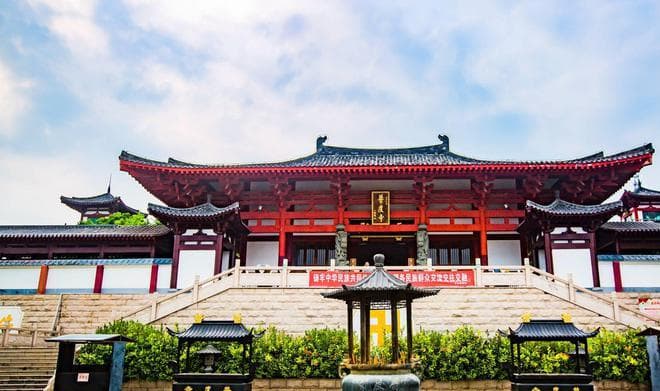 北海冠头岭普度寺：汉唐风格的现代寺庙