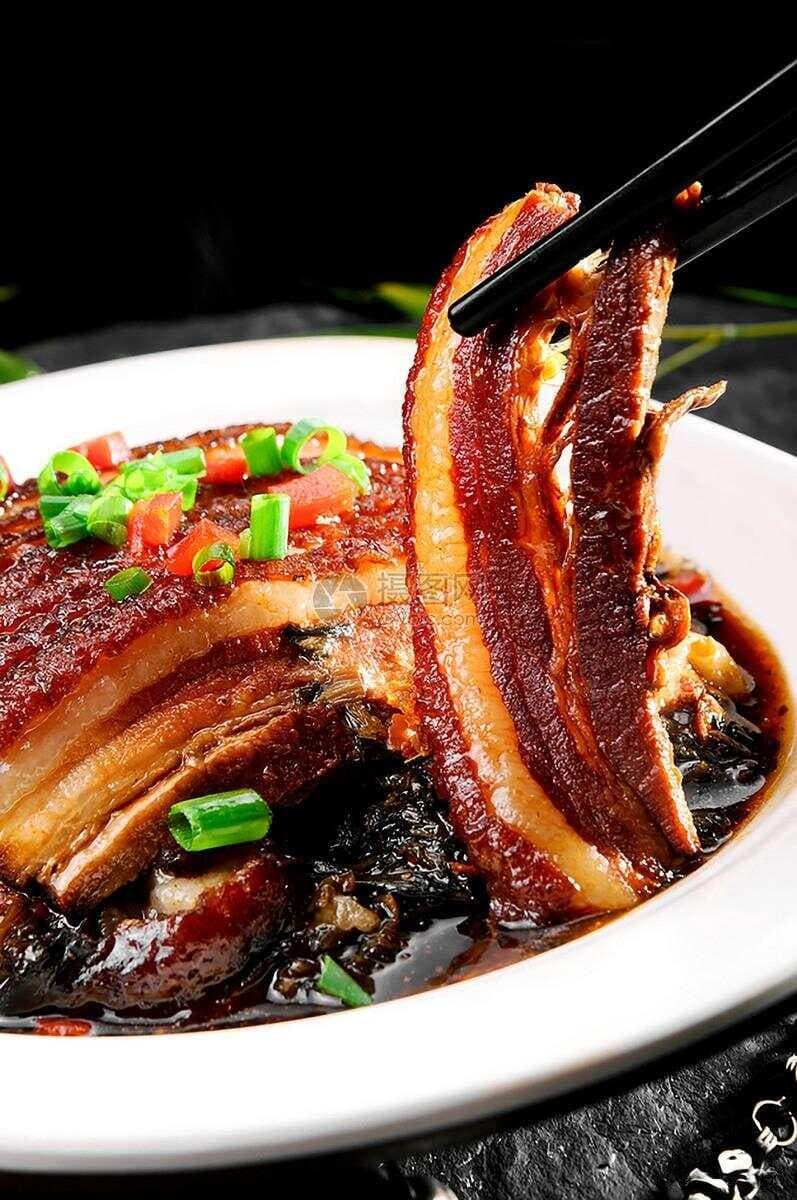 客家传统名菜梅菜扣肉的制作方法