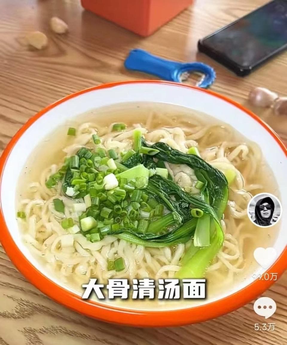 外卖小哥当起监督员  齐抓共管之下如何让外卖更安全、更卫生？