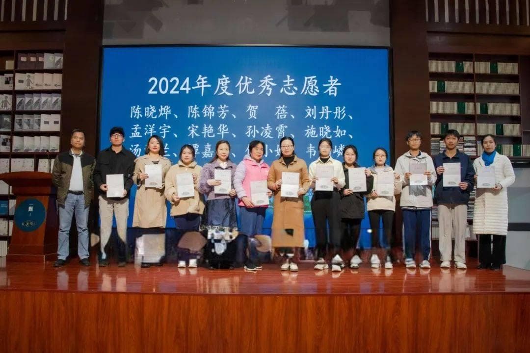 300多人，七成为大学生，这支志愿团队过去一年默默服务江心岛书院