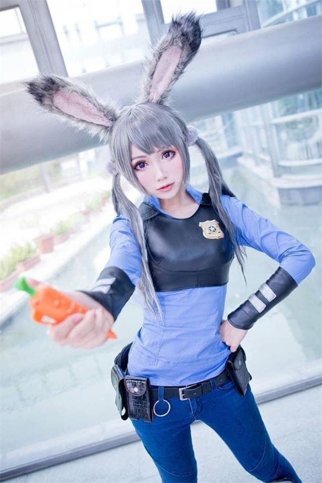 动漫DIY入门指南：从服装到手办的创意之旅
