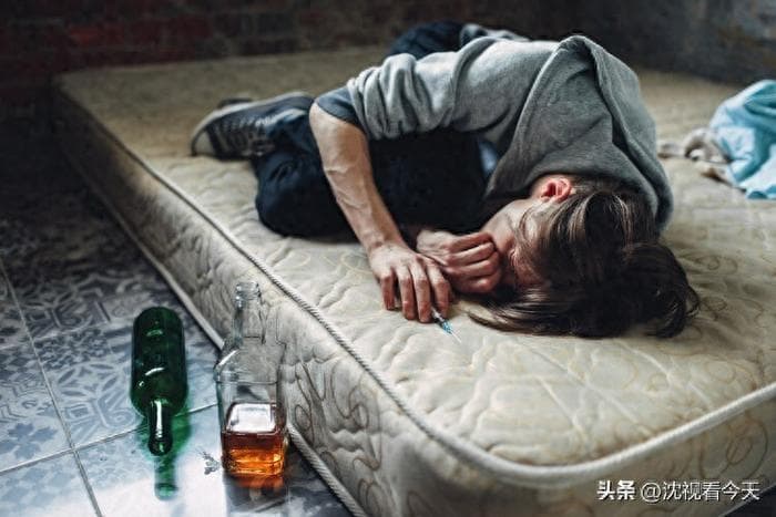 提醒爱喝酒的人：牢记这4个酒后猝死前兆，一旦出现及时就医